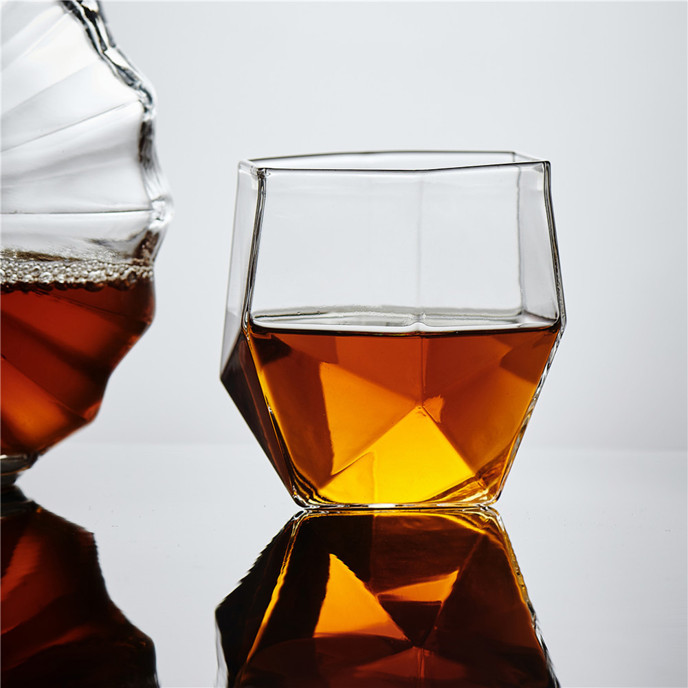 ウィスキー グラス クリエイティブ ジオメトリック トライアングル フリップ スコッチ ウィスキー グラス クリスタル クリア ガラス製品