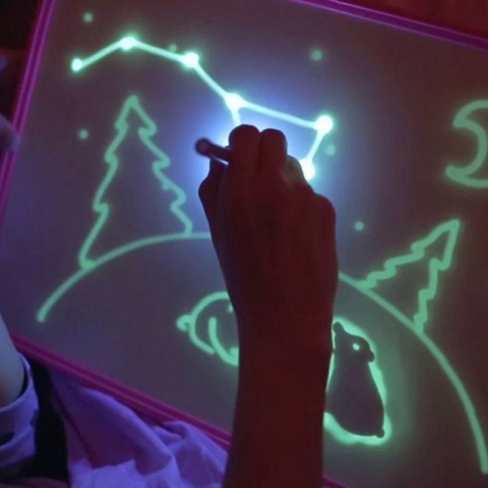 A4暗い子供たちの光で描く子供のおもちゃ発光製図板スケッチパッドセットギフト